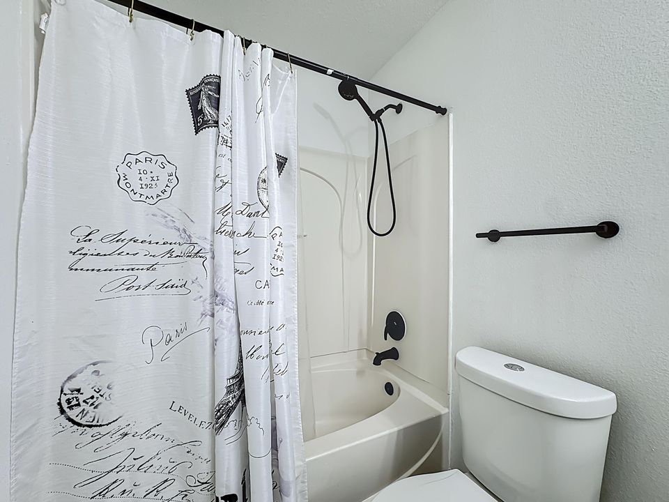 待售: $600,000 (6 贝兹, 4 浴室, 3514 平方英尺)