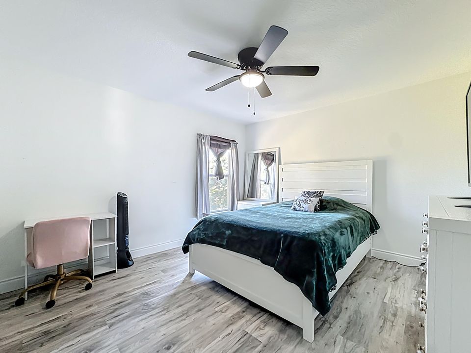 待售: $600,000 (6 贝兹, 4 浴室, 3514 平方英尺)