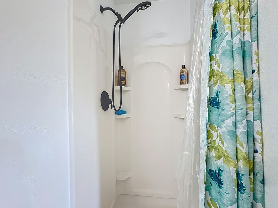 待售: $600,000 (6 贝兹, 4 浴室, 3514 平方英尺)