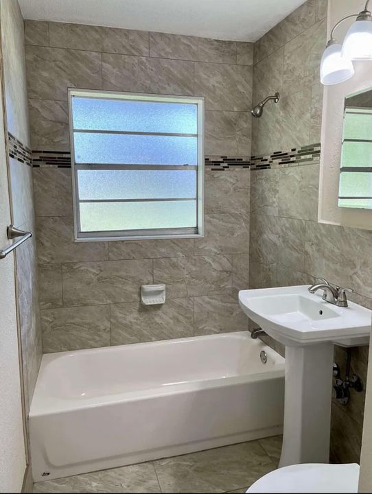 Activo con contrato: $3,200 (5 camas, 2 baños, 1404 Pies cuadrados)