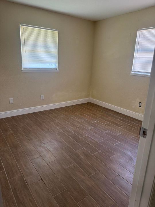 Activo con contrato: $3,200 (5 camas, 2 baños, 1404 Pies cuadrados)