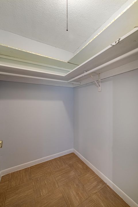 В аренду: $1,595 (1 спален, 1 ванн, 994 Квадратных фут)