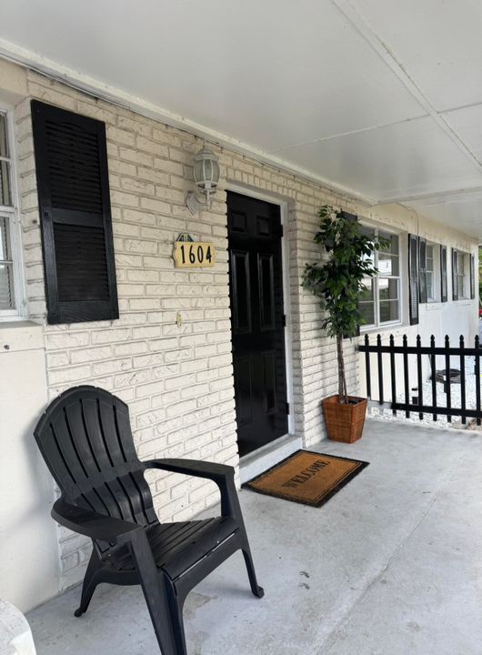 Activo con contrato: $3,200 (5 camas, 2 baños, 1404 Pies cuadrados)