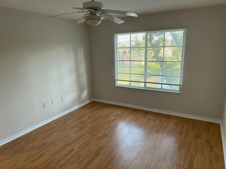 En Venta: $215,000 (2 camas, 2 baños, 1060 Pies cuadrados)