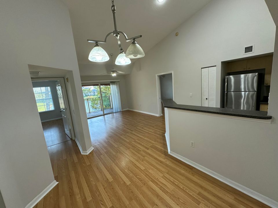 En Venta: $215,000 (2 camas, 2 baños, 1060 Pies cuadrados)