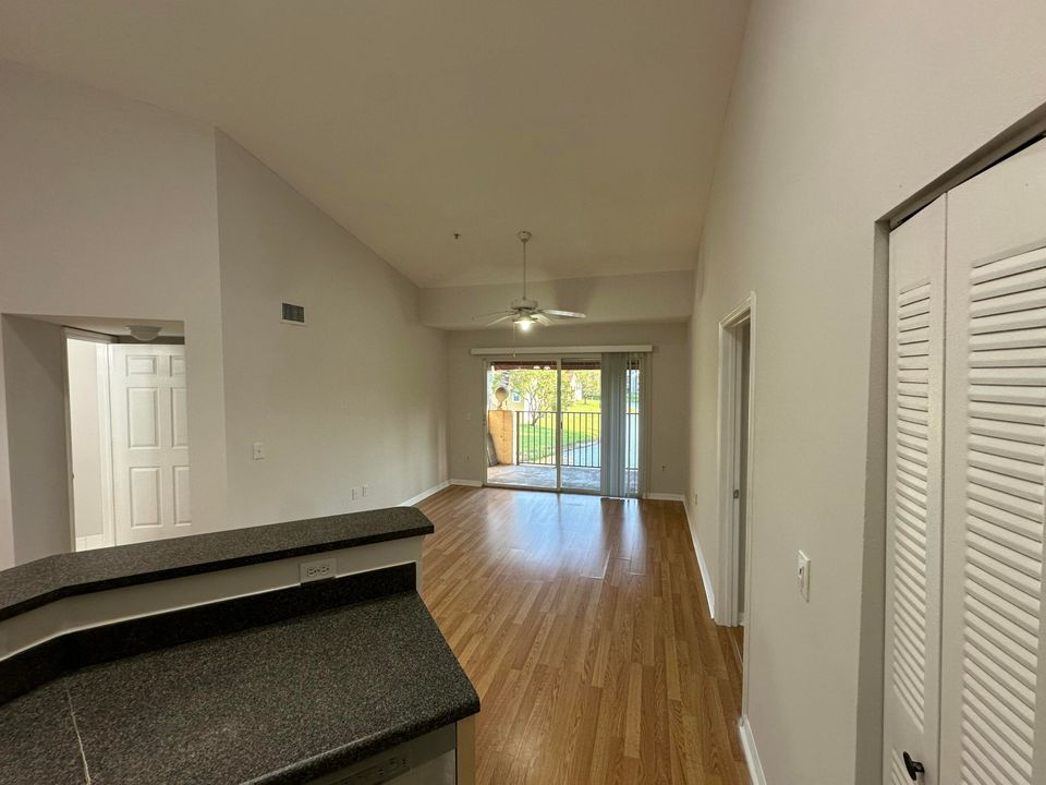 En Venta: $215,000 (2 camas, 2 baños, 1060 Pies cuadrados)