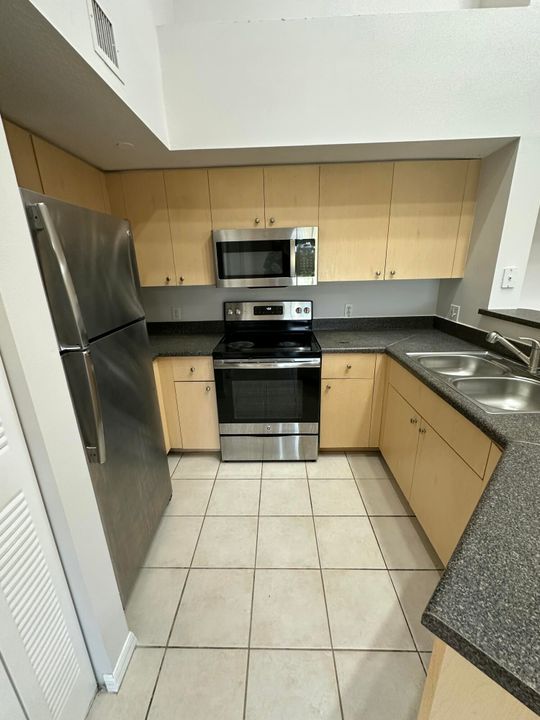 En Venta: $215,000 (2 camas, 2 baños, 1060 Pies cuadrados)