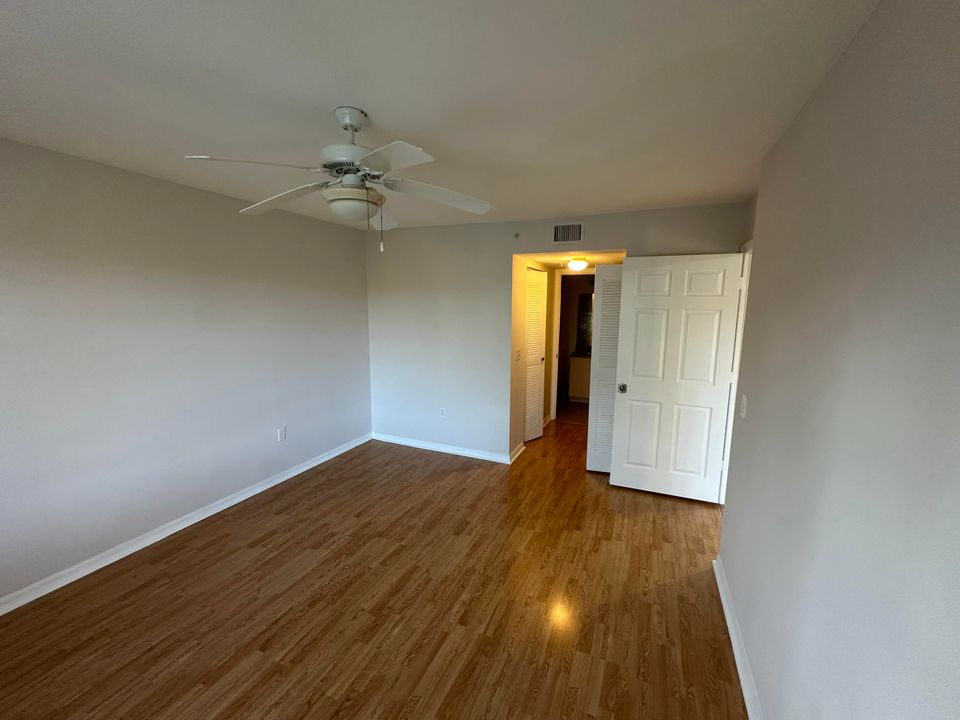 En Venta: $215,000 (2 camas, 2 baños, 1060 Pies cuadrados)