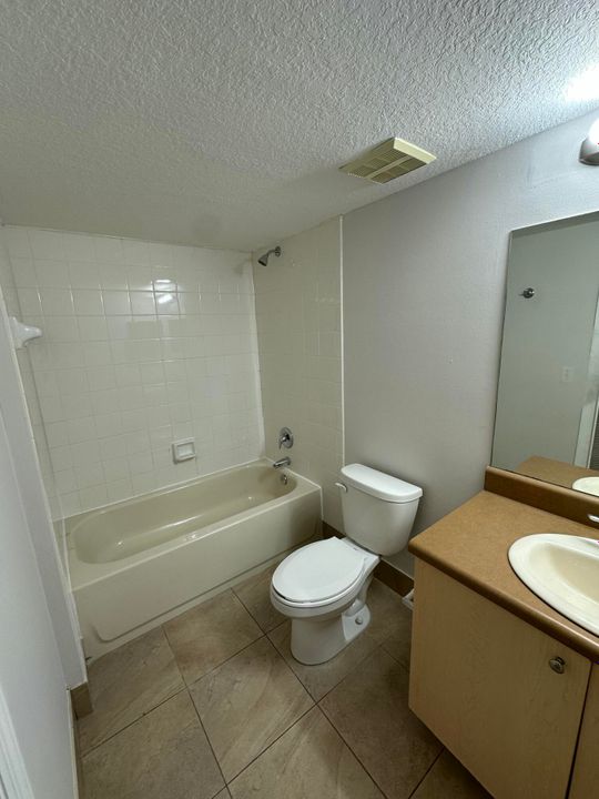 En Venta: $215,000 (2 camas, 2 baños, 1060 Pies cuadrados)