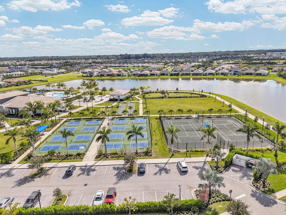 На продажу: $849,900 (3 спален, 3 ванн, 2776 Квадратных фут)