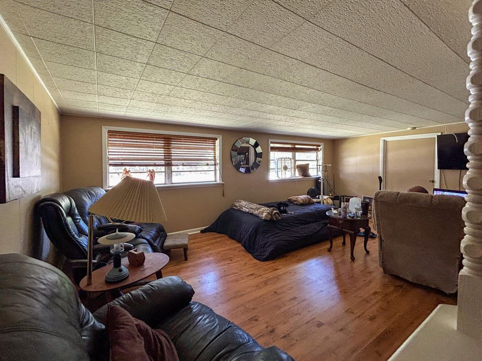 Под контрактом: $119,995 (2 спален, 2 ванн, 720 Квадратных фут)