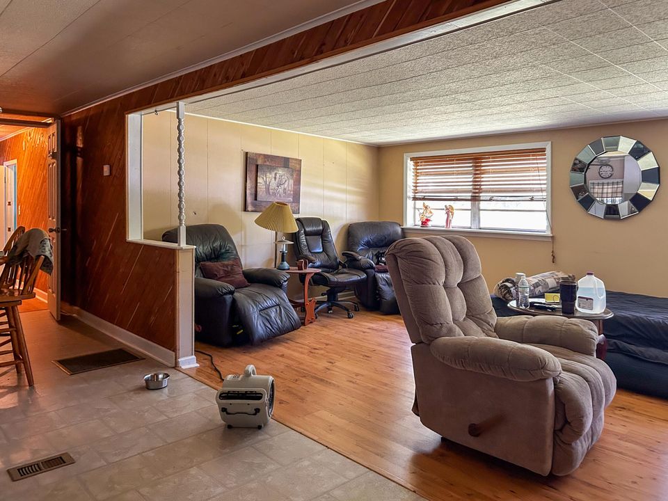 Под контрактом: $119,995 (2 спален, 2 ванн, 720 Квадратных фут)