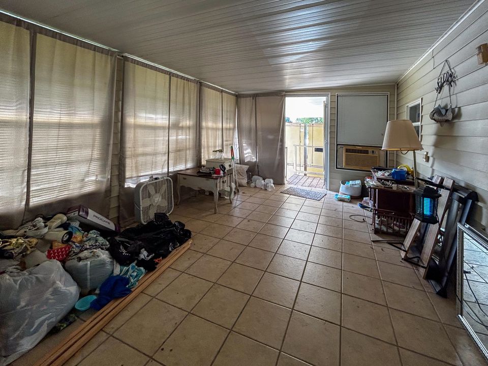 Под контрактом: $119,995 (2 спален, 2 ванн, 720 Квадратных фут)