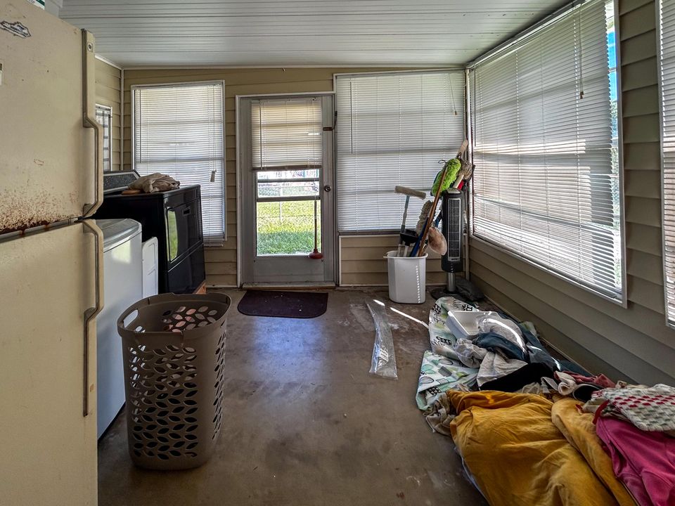 Под контрактом: $119,995 (2 спален, 2 ванн, 720 Квадратных фут)