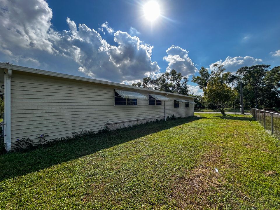 Под контрактом: $119,995 (2 спален, 2 ванн, 720 Квадратных фут)