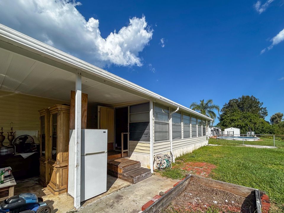 Под контрактом: $119,995 (2 спален, 2 ванн, 720 Квадратных фут)