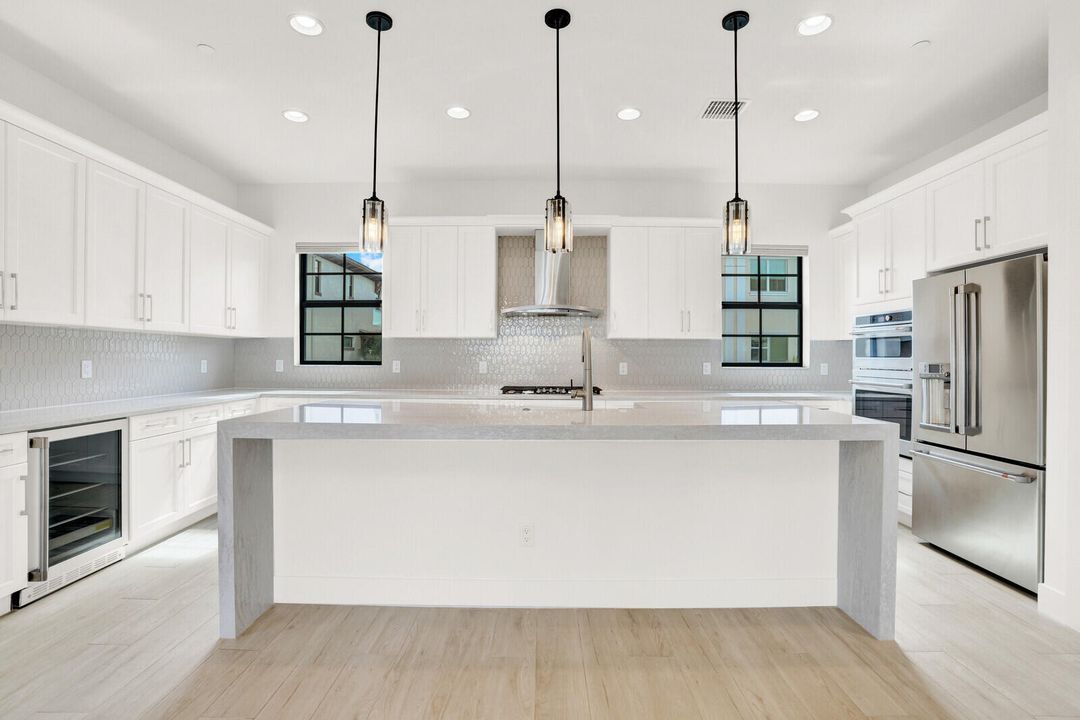 Недавно продано: $999,000 (3 спален, 3 ванн, 2252 Квадратных фут)