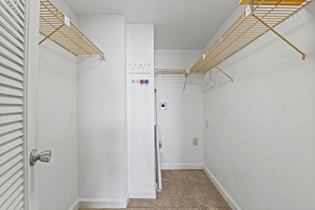 В аренду: $2,200 (2 спален, 2 ванн, 990 Квадратных фут)