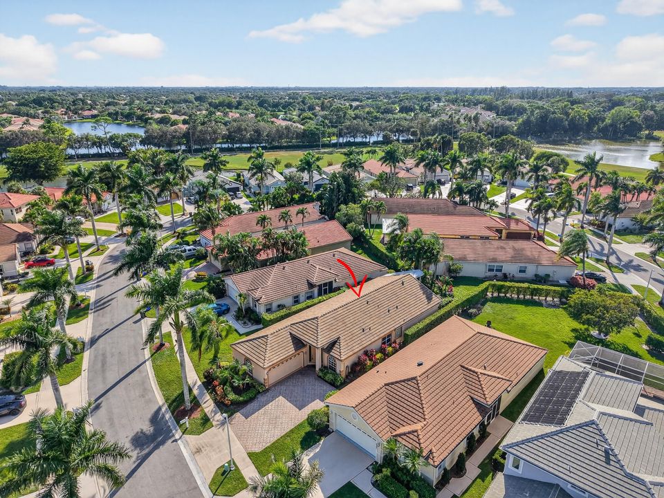 Activo con contrato: $489,000 (3 camas, 2 baños, 2155 Pies cuadrados)