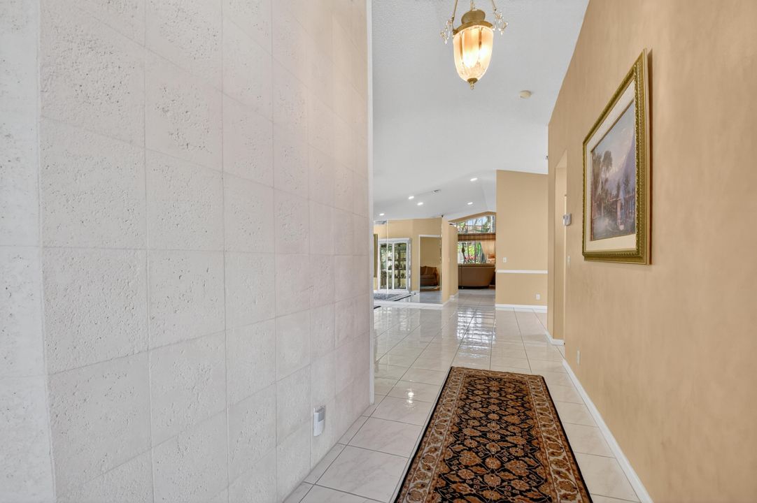 Activo con contrato: $489,000 (3 camas, 2 baños, 2155 Pies cuadrados)