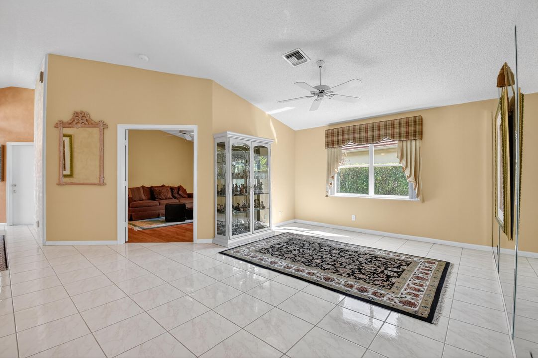 Activo con contrato: $489,000 (3 camas, 2 baños, 2155 Pies cuadrados)