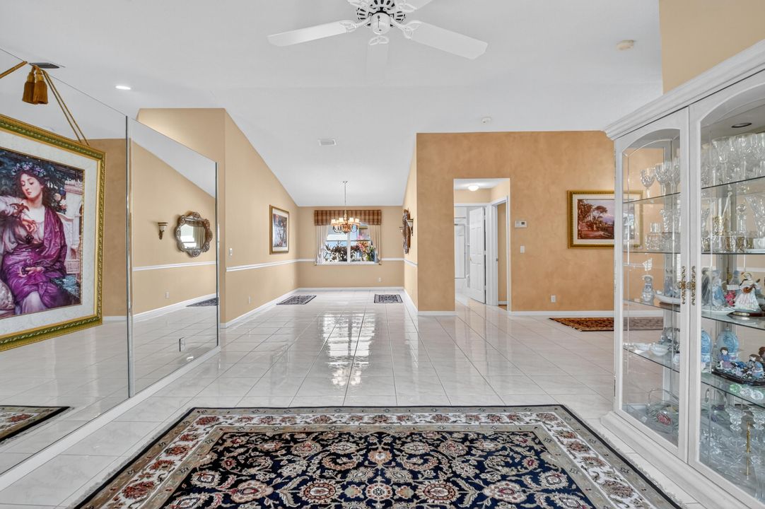 Activo con contrato: $489,000 (3 camas, 2 baños, 2155 Pies cuadrados)