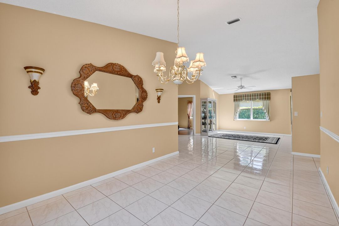 Activo con contrato: $489,000 (3 camas, 2 baños, 2155 Pies cuadrados)