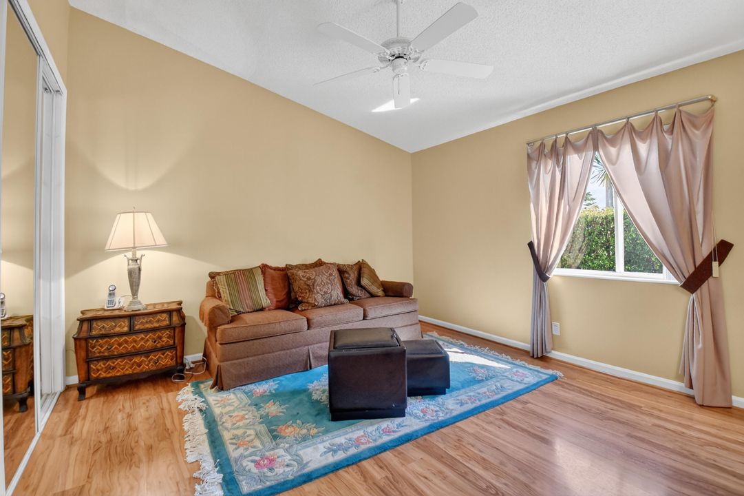 Activo con contrato: $489,000 (3 camas, 2 baños, 2155 Pies cuadrados)