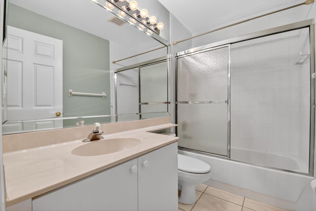 Activo con contrato: $489,000 (3 camas, 2 baños, 2155 Pies cuadrados)