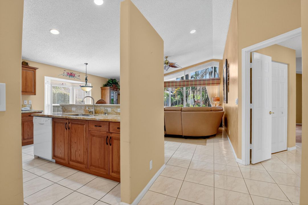 Activo con contrato: $489,000 (3 camas, 2 baños, 2155 Pies cuadrados)