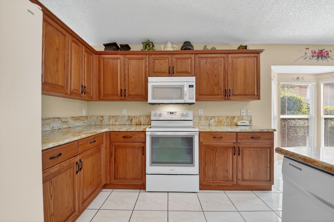 Activo con contrato: $489,000 (3 camas, 2 baños, 2155 Pies cuadrados)