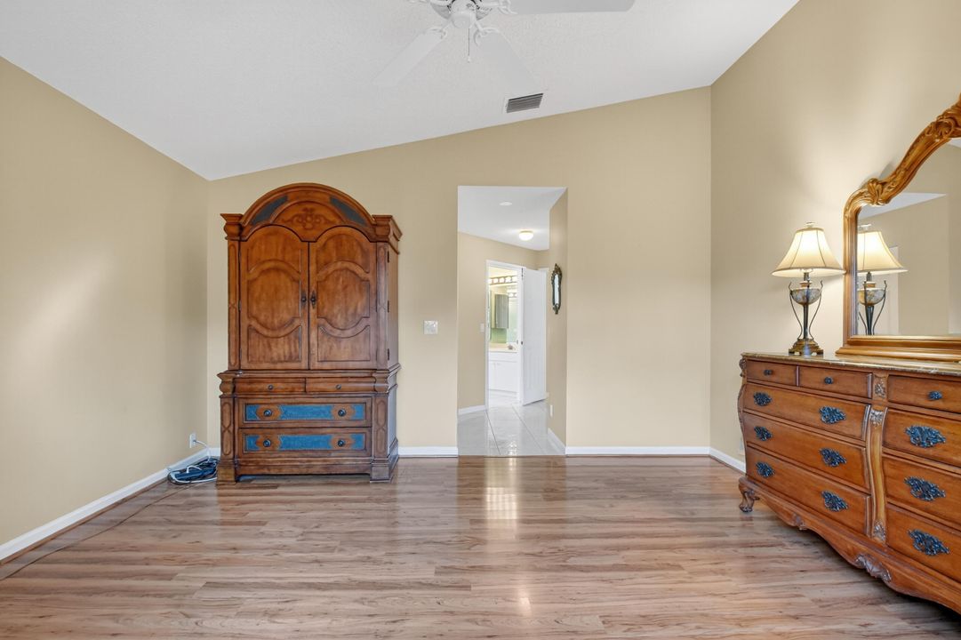 Activo con contrato: $489,000 (3 camas, 2 baños, 2155 Pies cuadrados)