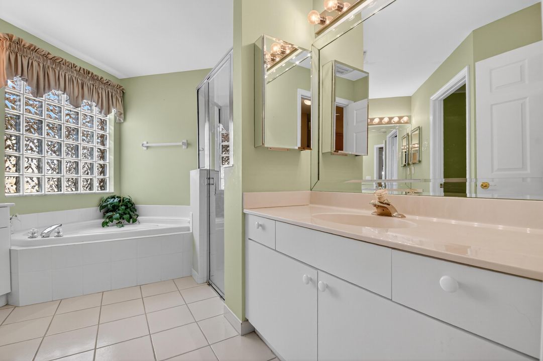 Activo con contrato: $489,000 (3 camas, 2 baños, 2155 Pies cuadrados)