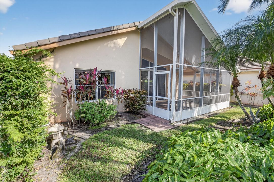 Activo con contrato: $489,000 (3 camas, 2 baños, 2155 Pies cuadrados)