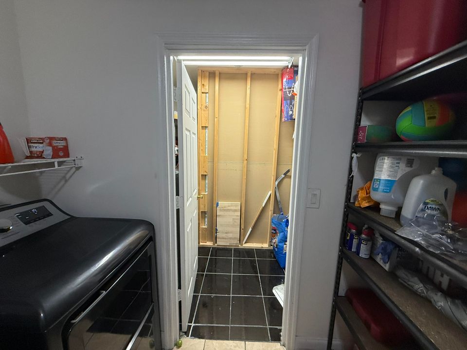 For Sale: $895,900 (8 beds, 4 baths, 3574 Square Feet)