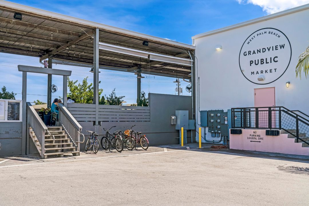 For Sale: $425,000 (2 beds, 2 baths, 1482 Square Feet)