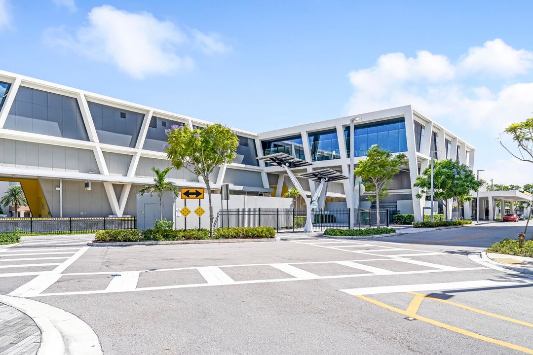 For Sale: $425,000 (2 beds, 2 baths, 1482 Square Feet)