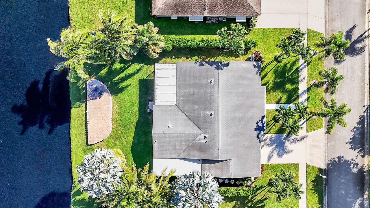 合同活跃: $649,900 (2 贝兹, 2 浴室, 1884 平方英尺)