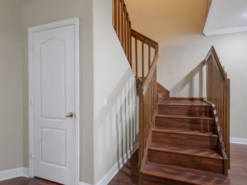 For Sale: $369,000 (4 beds, 3 baths, 1843 Square Feet)