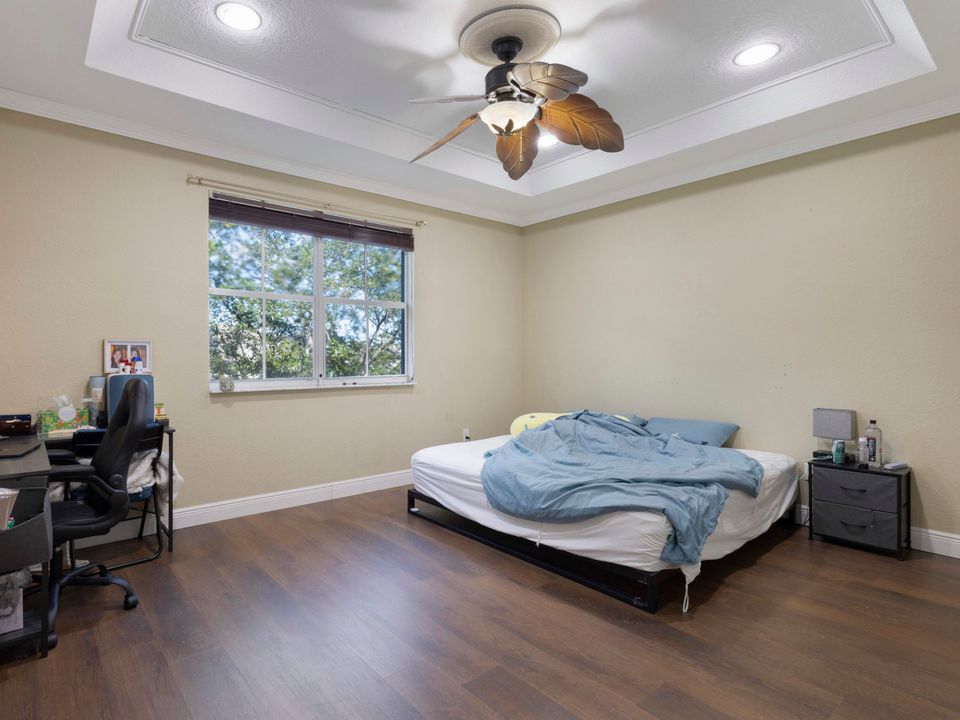 For Sale: $369,000 (4 beds, 3 baths, 1843 Square Feet)