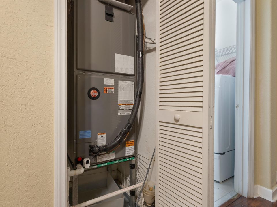 For Sale: $369,000 (4 beds, 3 baths, 1843 Square Feet)