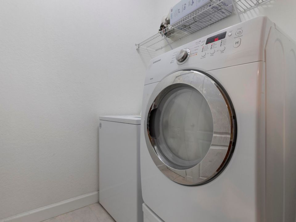 For Sale: $369,000 (4 beds, 3 baths, 1843 Square Feet)