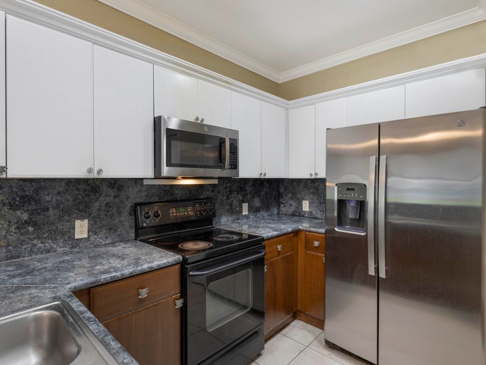 For Sale: $369,000 (4 beds, 3 baths, 1843 Square Feet)