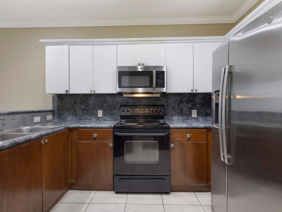 For Sale: $369,000 (4 beds, 3 baths, 1843 Square Feet)