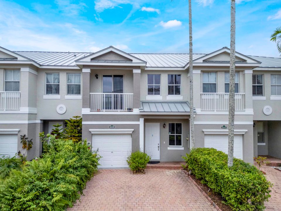 For Sale: $369,000 (4 beds, 3 baths, 1843 Square Feet)