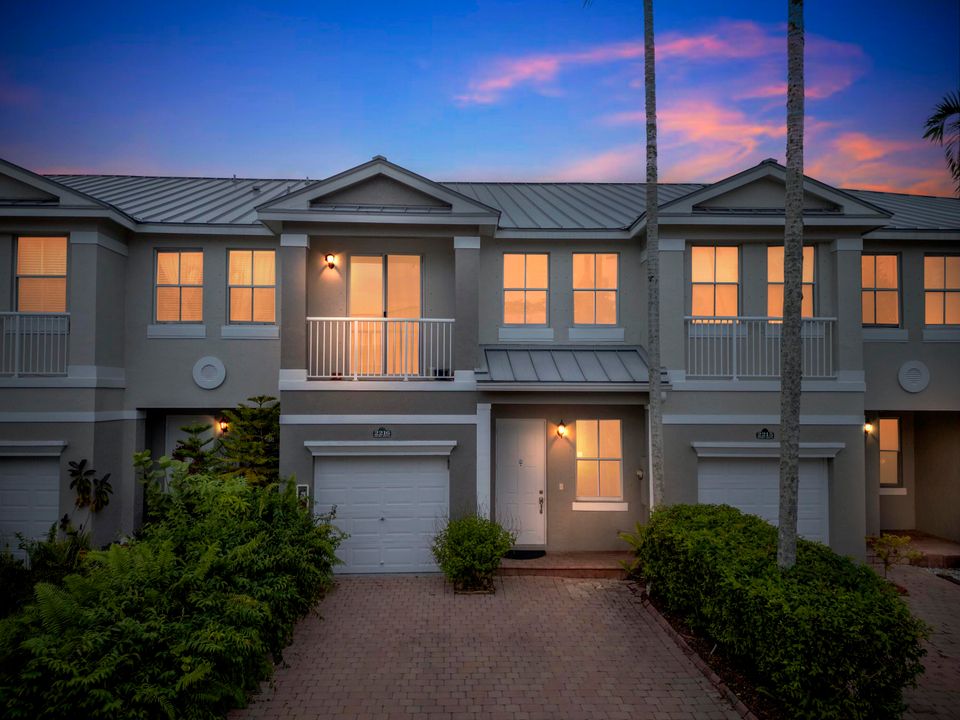 For Sale: $369,000 (4 beds, 3 baths, 1843 Square Feet)