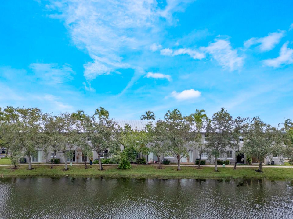 For Sale: $369,000 (4 beds, 3 baths, 1843 Square Feet)