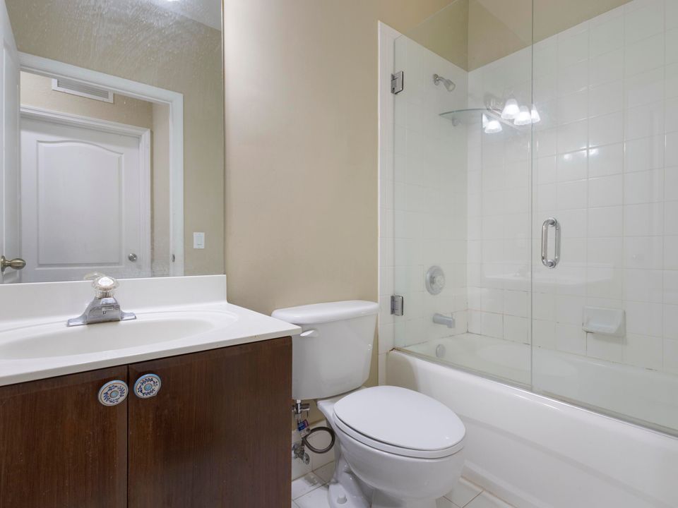 For Sale: $369,000 (4 beds, 3 baths, 1843 Square Feet)