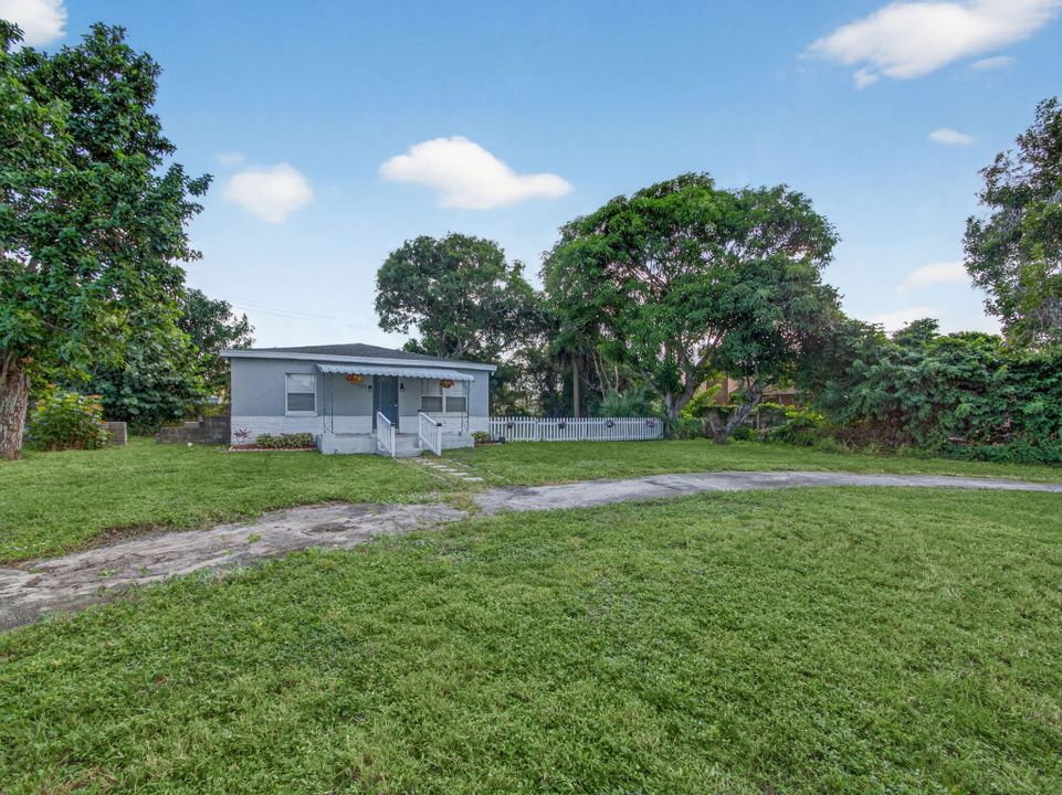 En Venta: $310,000 (3 camas, 2 baños, 1120 Pies cuadrados)