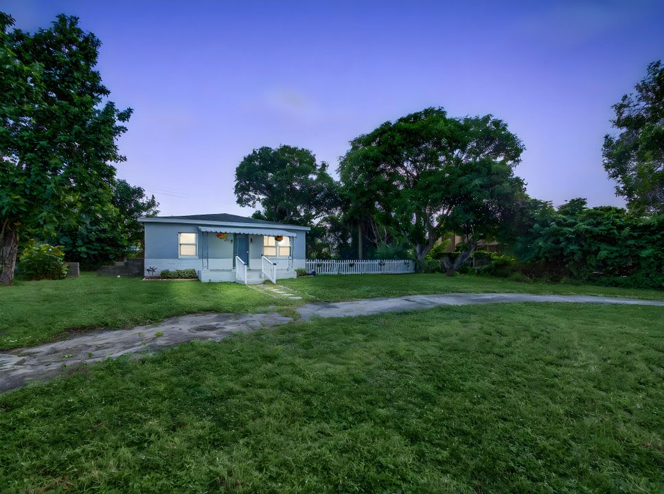 En Venta: $310,000 (3 camas, 2 baños, 1120 Pies cuadrados)